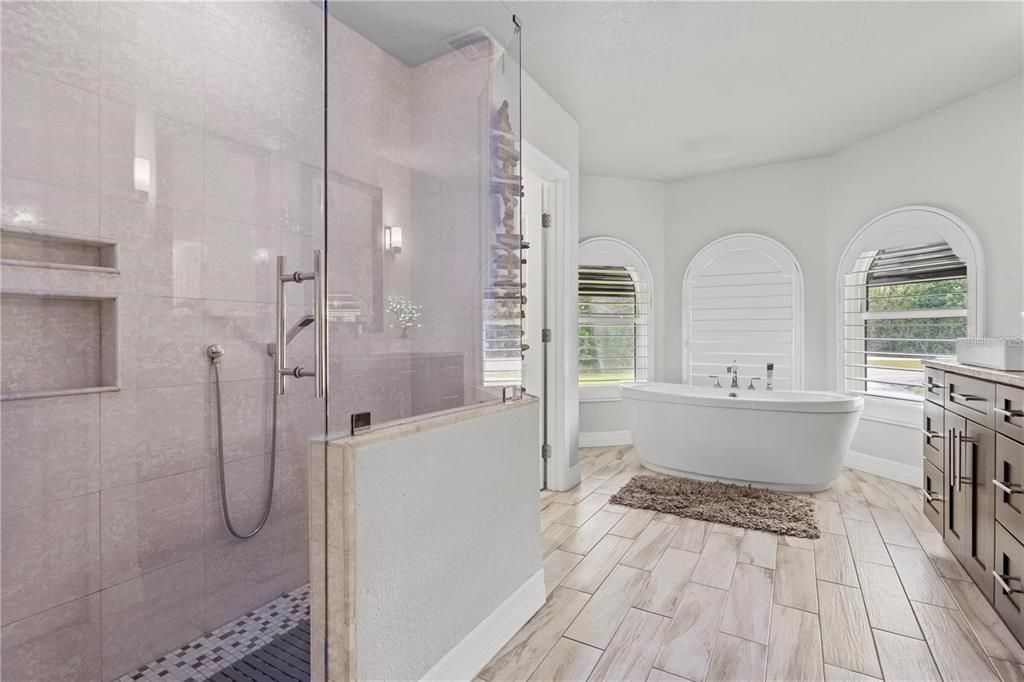 For Sale: $729,000 (5 beds, 4 baths, 3008 Square Feet)