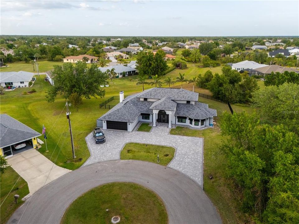 For Sale: $729,000 (5 beds, 4 baths, 3008 Square Feet)