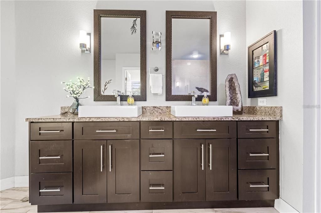 For Sale: $729,000 (5 beds, 4 baths, 3008 Square Feet)