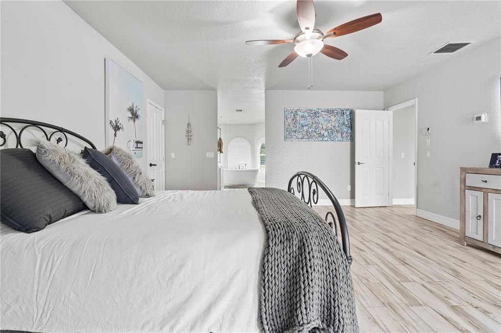 For Sale: $729,000 (5 beds, 4 baths, 3008 Square Feet)