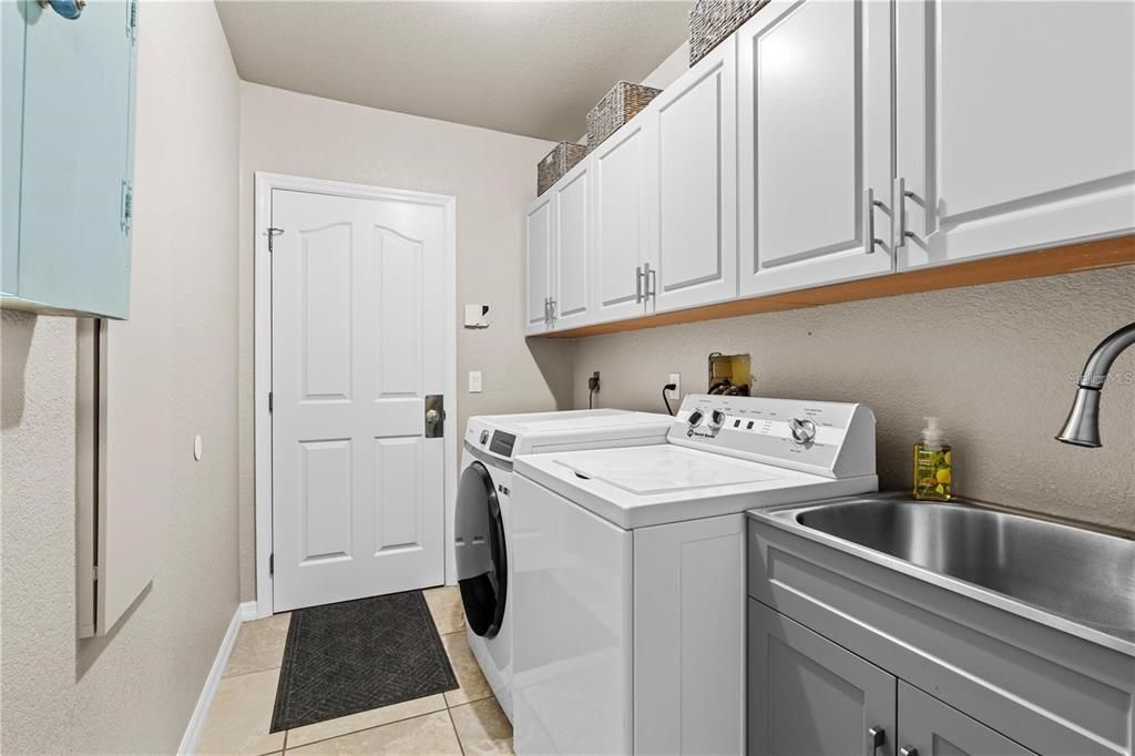 For Sale: $729,000 (5 beds, 4 baths, 3008 Square Feet)