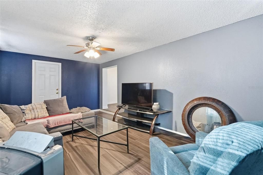 For Sale: $299,900 (3 beds, 1 baths, 1124 Square Feet)
