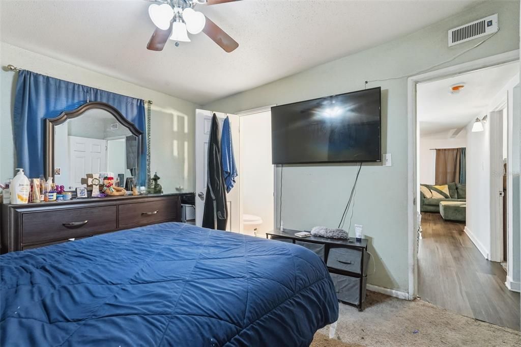 For Sale: $299,900 (3 beds, 1 baths, 1124 Square Feet)