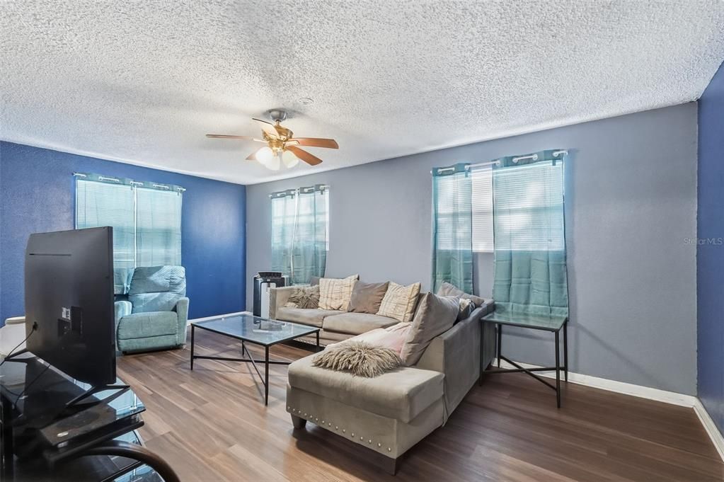 For Sale: $299,900 (3 beds, 1 baths, 1124 Square Feet)