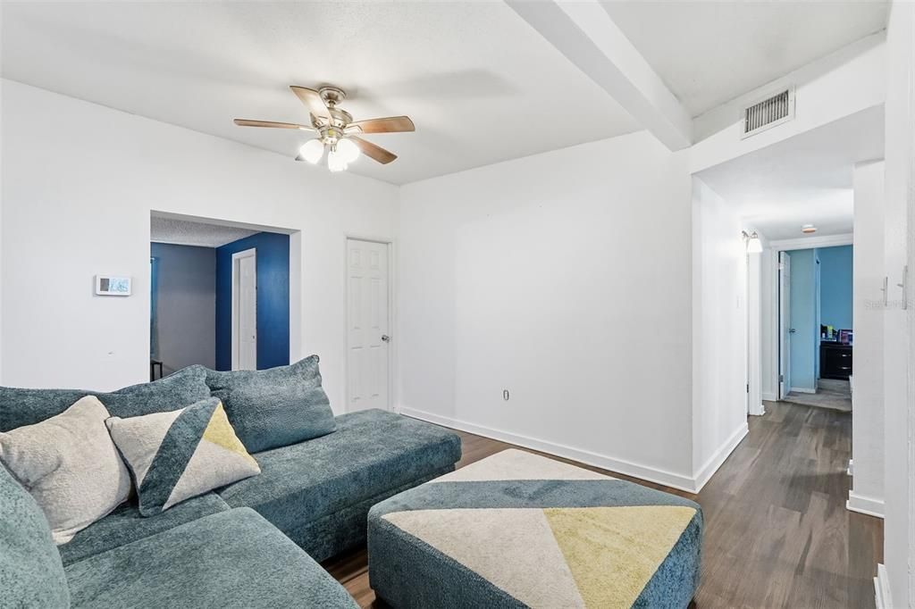 For Sale: $299,900 (3 beds, 1 baths, 1124 Square Feet)