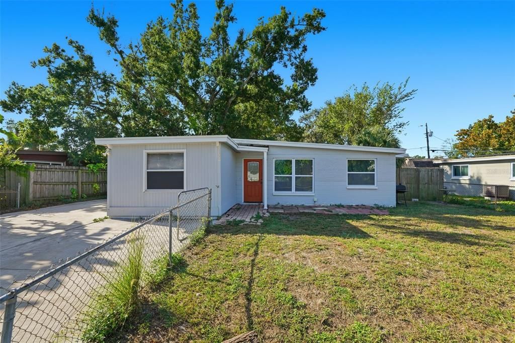 For Sale: $299,900 (3 beds, 1 baths, 1124 Square Feet)