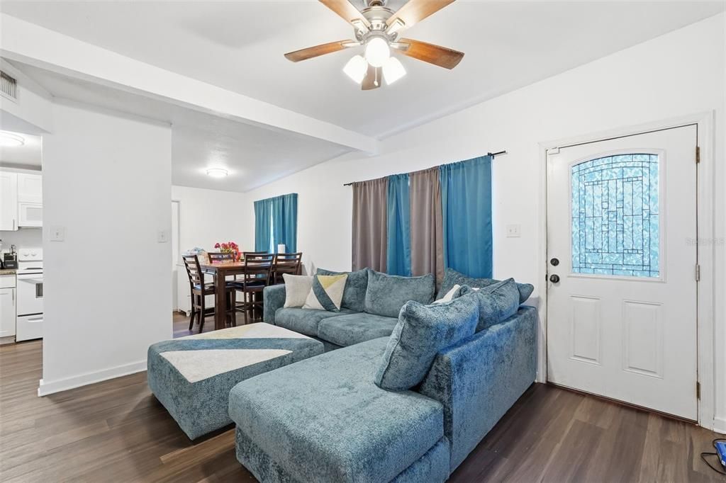 For Sale: $299,900 (3 beds, 1 baths, 1124 Square Feet)