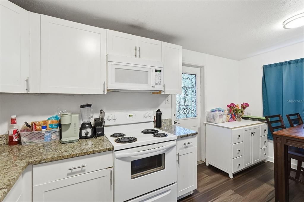 For Sale: $299,900 (3 beds, 1 baths, 1124 Square Feet)