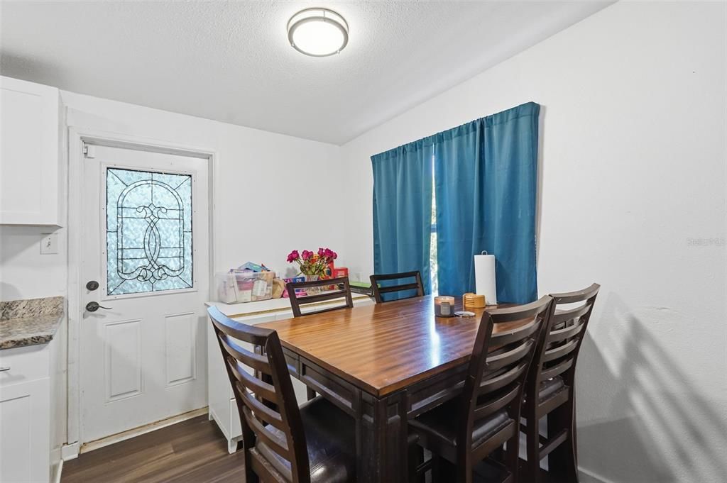 For Sale: $299,900 (3 beds, 1 baths, 1124 Square Feet)