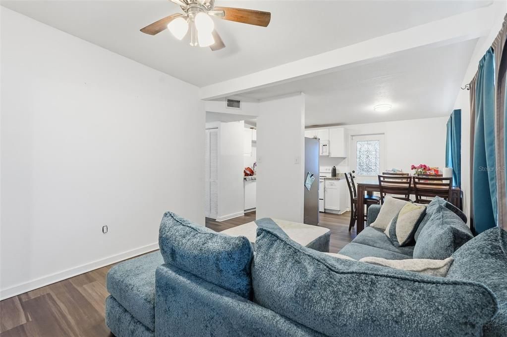 For Sale: $299,900 (3 beds, 1 baths, 1124 Square Feet)