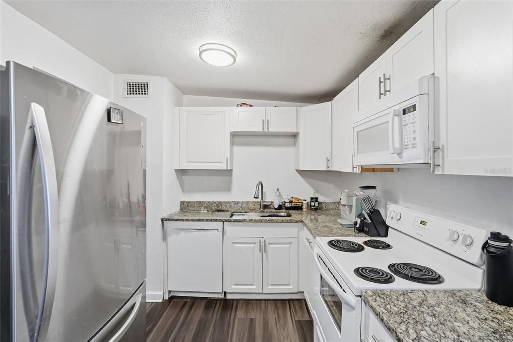 For Sale: $299,900 (3 beds, 1 baths, 1124 Square Feet)