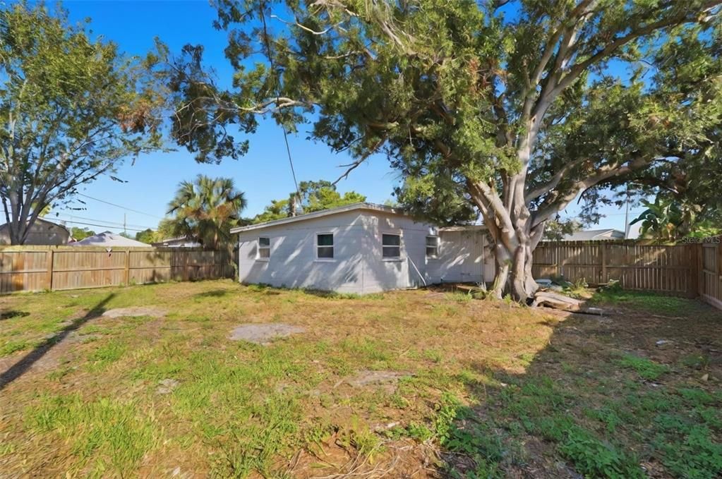 For Sale: $299,900 (3 beds, 1 baths, 1124 Square Feet)