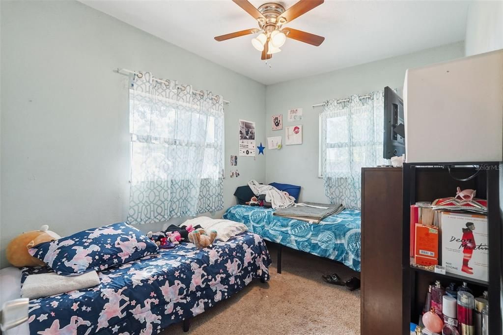 For Sale: $299,900 (3 beds, 1 baths, 1124 Square Feet)