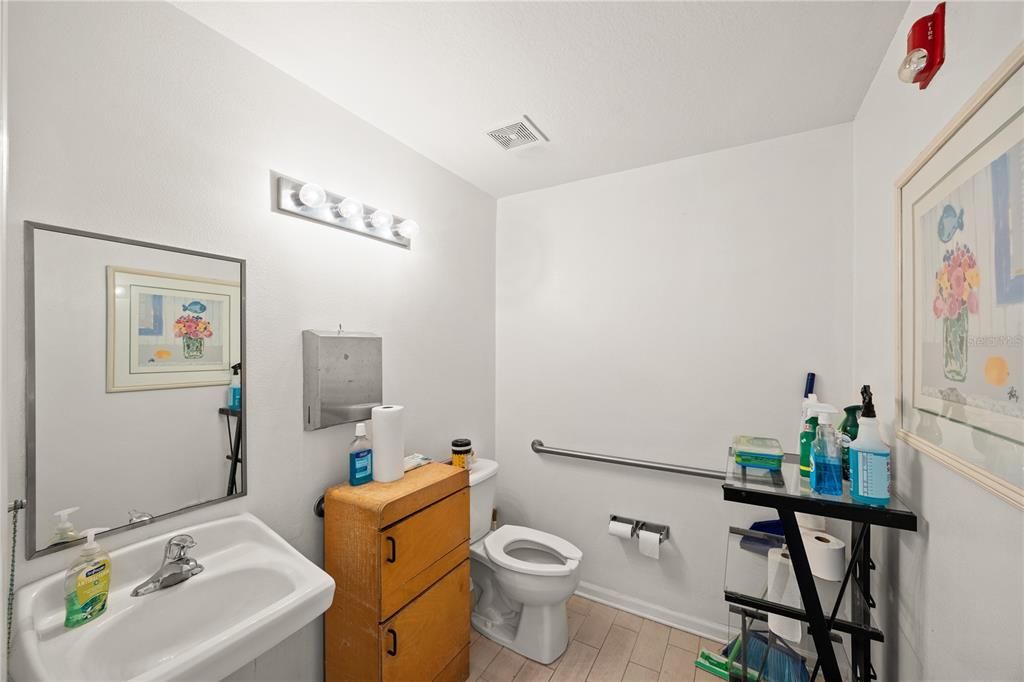 待售: $618,000 (0 贝兹, 0 浴室, 1600 平方英尺)