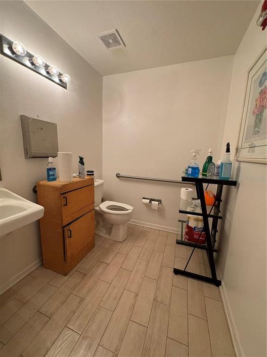 待售: $618,000 (0 贝兹, 0 浴室, 1600 平方英尺)