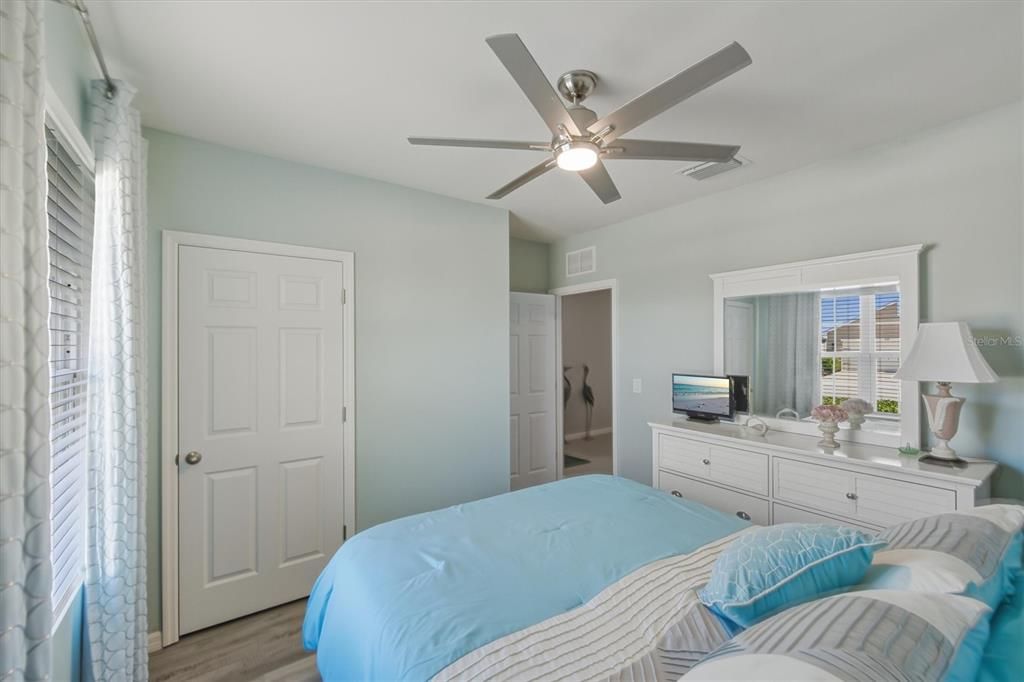 待售: $385,000 (4 贝兹, 2 浴室, 1846 平方英尺)