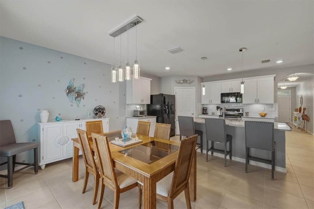 待售: $385,000 (4 贝兹, 2 浴室, 1846 平方英尺)