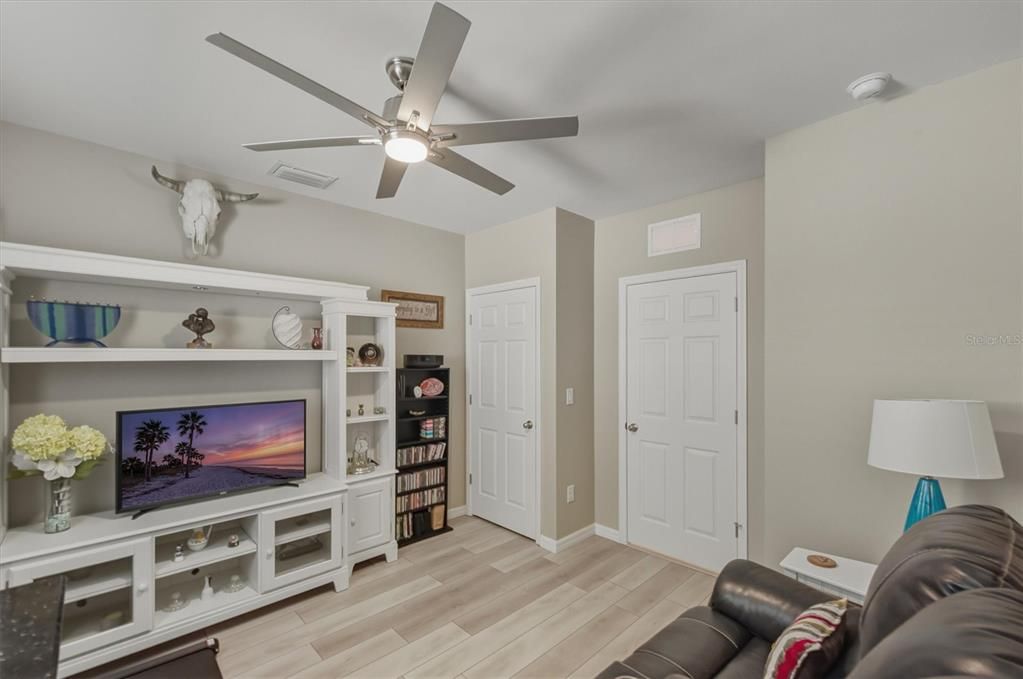 待售: $385,000 (4 贝兹, 2 浴室, 1846 平方英尺)