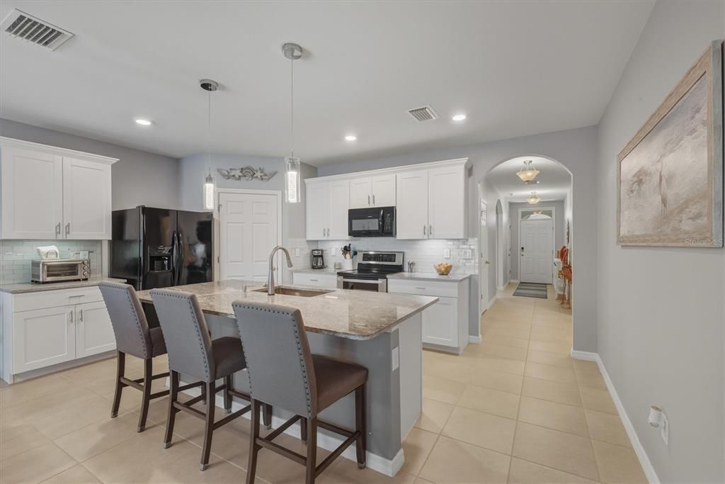 待售: $385,000 (4 贝兹, 2 浴室, 1846 平方英尺)