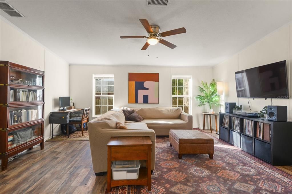 待售: $380,000 (3 贝兹, 2 浴室, 1296 平方英尺)