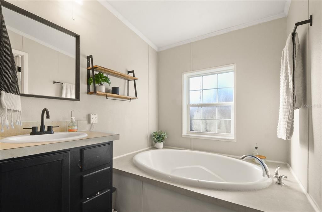 待售: $380,000 (3 贝兹, 2 浴室, 1296 平方英尺)