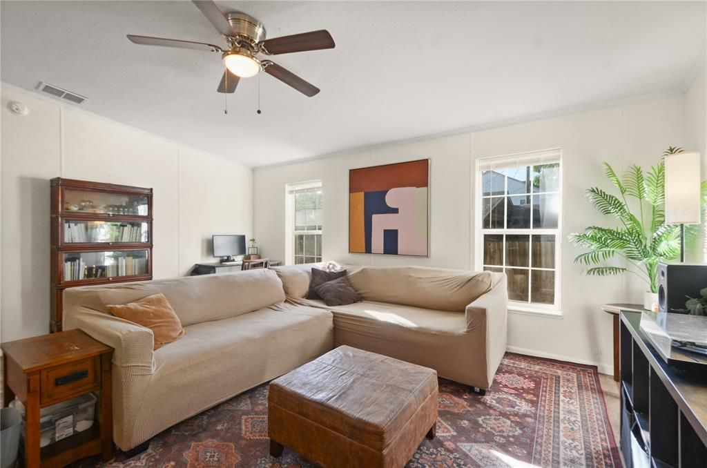 待售: $380,000 (3 贝兹, 2 浴室, 1296 平方英尺)