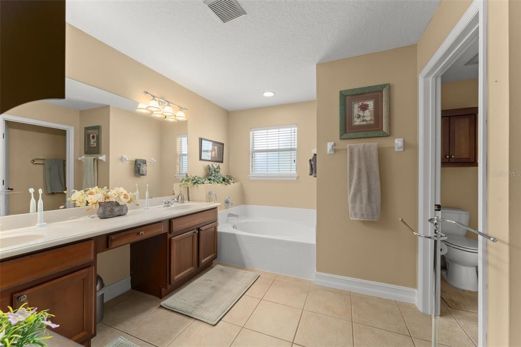 En Venta: $525,000 (4 camas, 3 baños, 2850 Pies cuadrados)