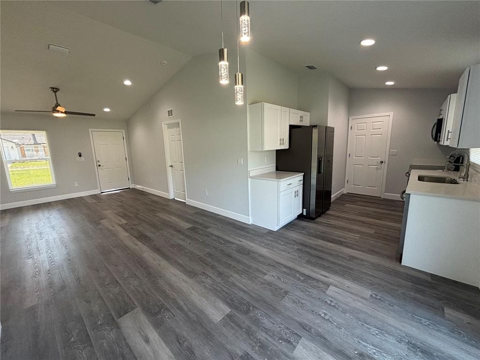 En Renta: $1,750 (3 camas, 2 baños, 1127 Pies cuadrados)