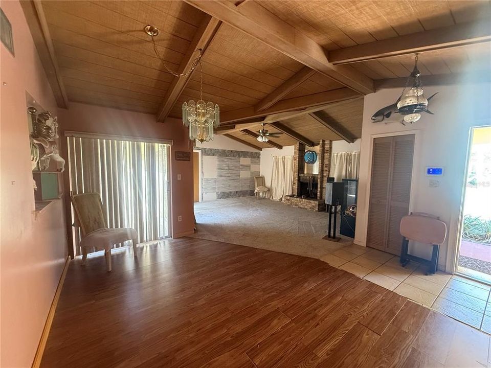 For Sale: $189,900 (2 beds, 2 baths, 1528 Square Feet)