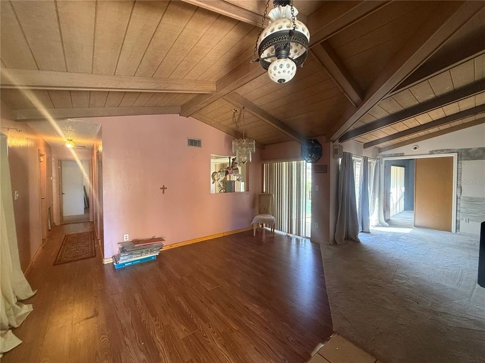 For Sale: $189,900 (2 beds, 2 baths, 1528 Square Feet)