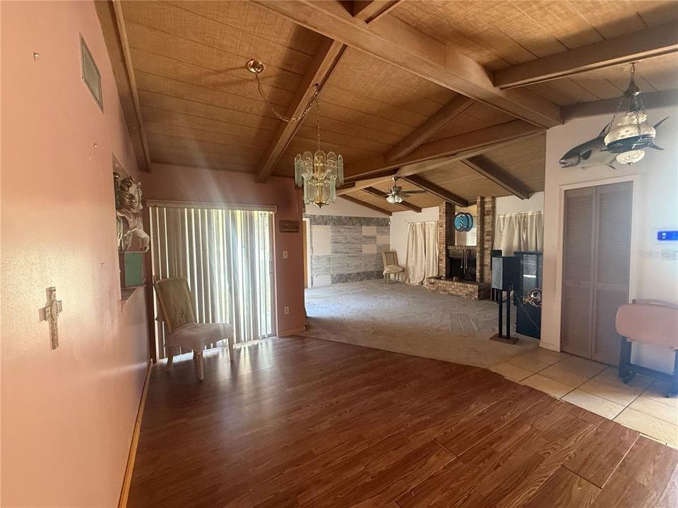 For Sale: $189,900 (2 beds, 2 baths, 1528 Square Feet)