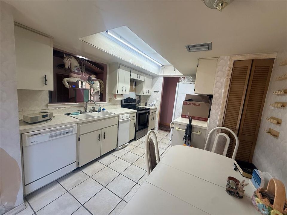 For Sale: $189,900 (2 beds, 2 baths, 1528 Square Feet)
