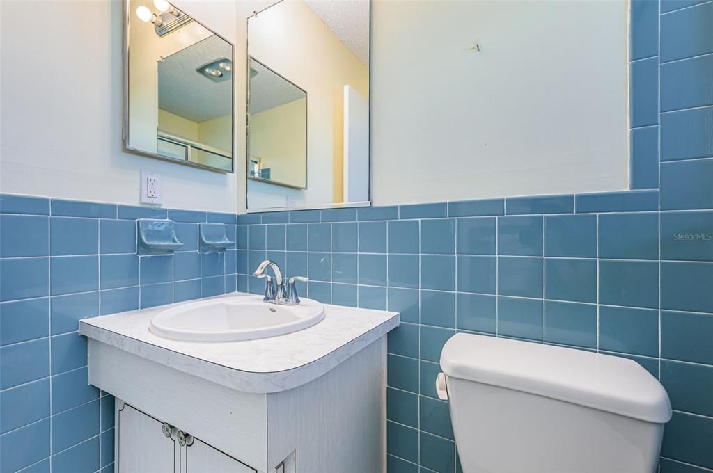 Active With Contract: $261,690 (2 beds, 2 baths, 1328 Square Feet)