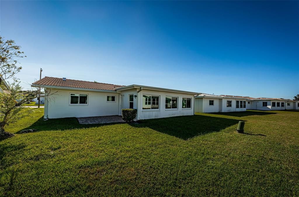 Active With Contract: $261,690 (2 beds, 2 baths, 1328 Square Feet)