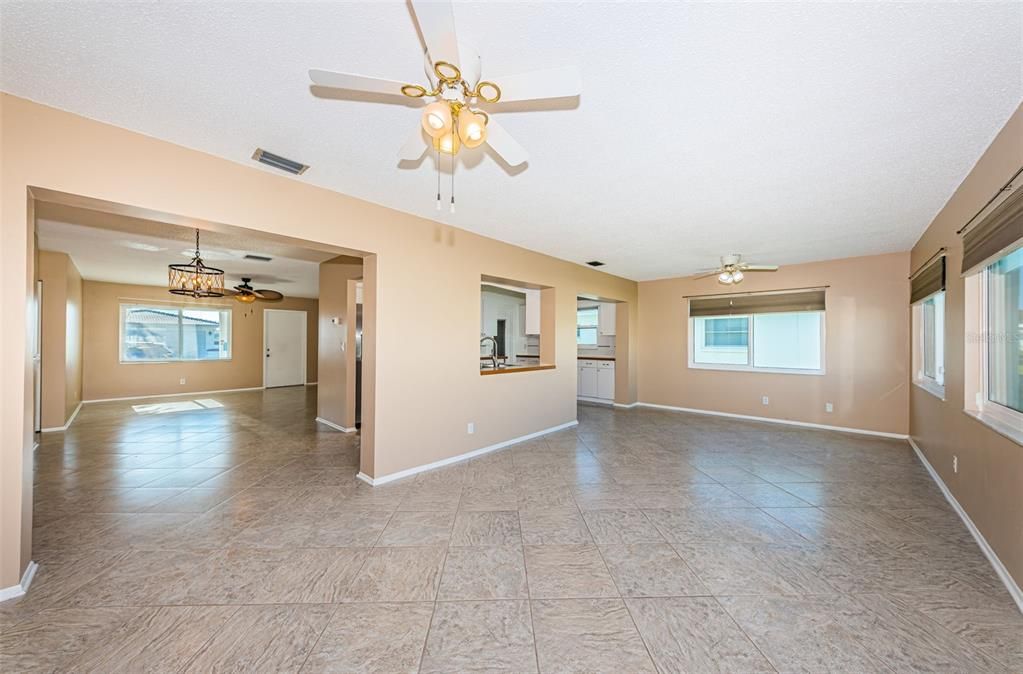 Active With Contract: $261,690 (2 beds, 2 baths, 1328 Square Feet)