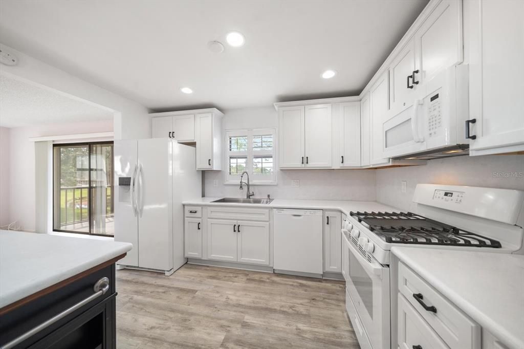 出租: $2,100 (2 贝兹, 2 浴室, 1345 平方英尺)