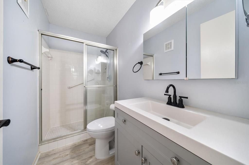 出租: $2,100 (2 贝兹, 2 浴室, 1345 平方英尺)