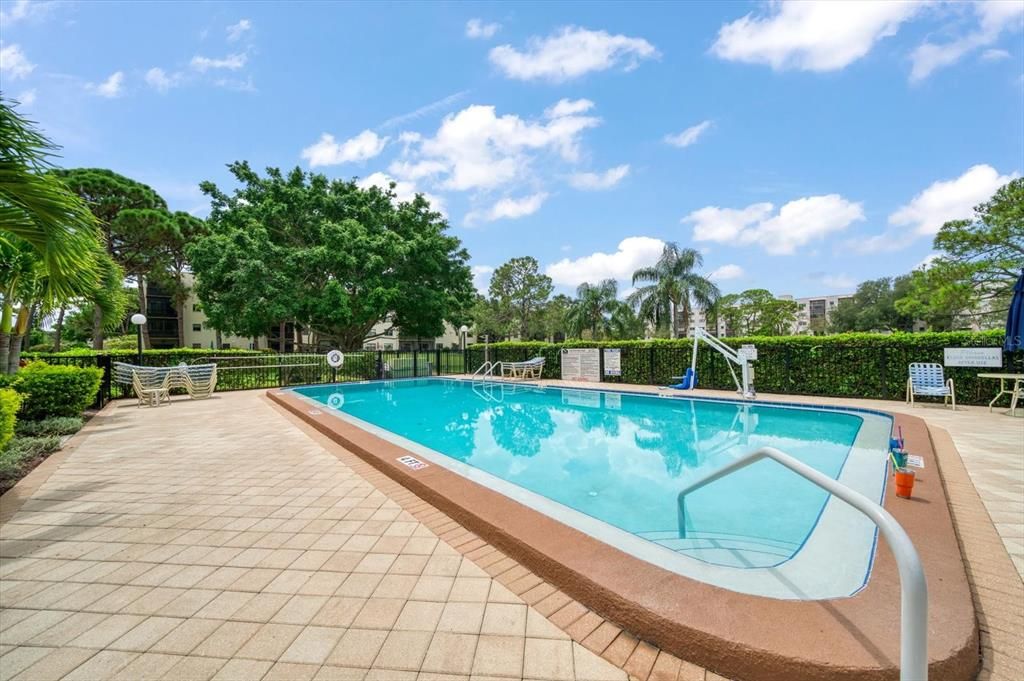 出租: $2,100 (2 贝兹, 2 浴室, 1345 平方英尺)