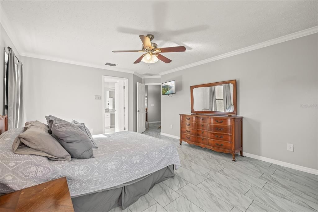 For Sale: $429,000 (3 beds, 3 baths, 2507 Square Feet)