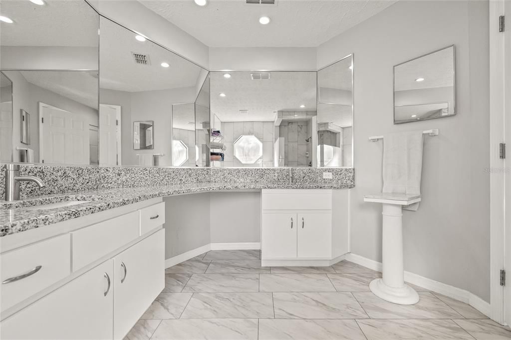 For Sale: $429,000 (3 beds, 3 baths, 2507 Square Feet)