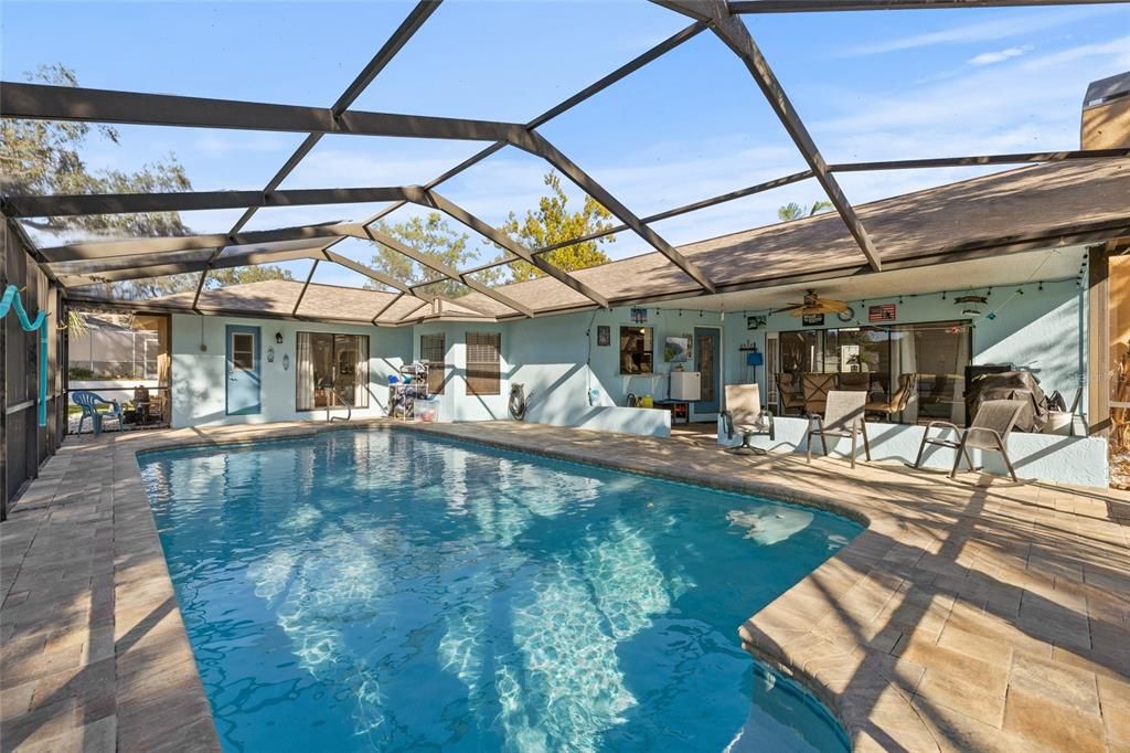 For Sale: $429,000 (3 beds, 3 baths, 2507 Square Feet)