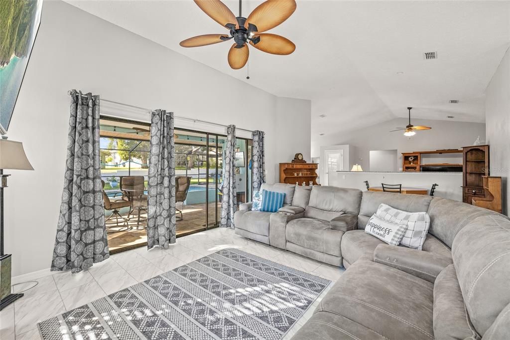 For Sale: $429,000 (3 beds, 3 baths, 2507 Square Feet)