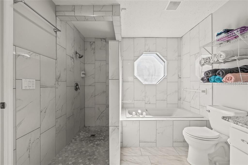 For Sale: $429,000 (3 beds, 3 baths, 2507 Square Feet)