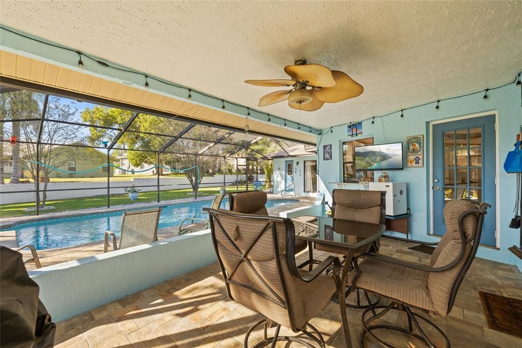 For Sale: $429,000 (3 beds, 3 baths, 2507 Square Feet)