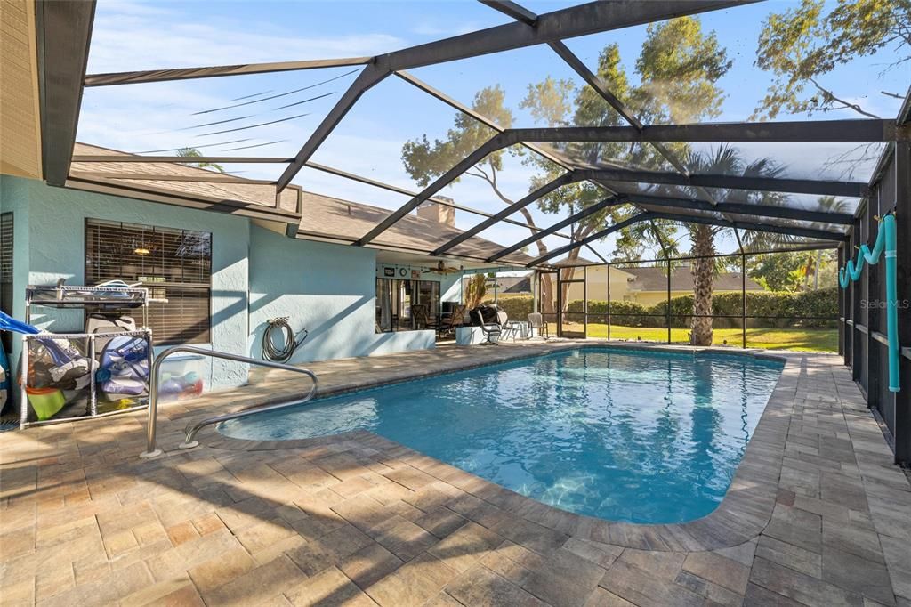 For Sale: $429,000 (3 beds, 3 baths, 2507 Square Feet)