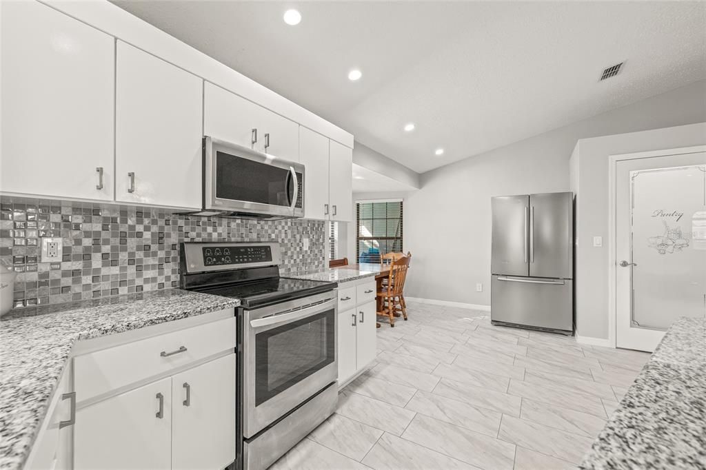 For Sale: $429,000 (3 beds, 3 baths, 2507 Square Feet)