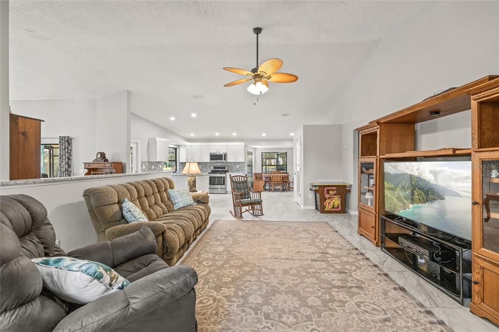 For Sale: $429,000 (3 beds, 3 baths, 2507 Square Feet)