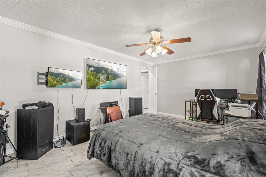 For Sale: $429,000 (3 beds, 3 baths, 2507 Square Feet)