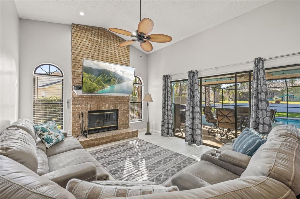 For Sale: $429,000 (3 beds, 3 baths, 2507 Square Feet)