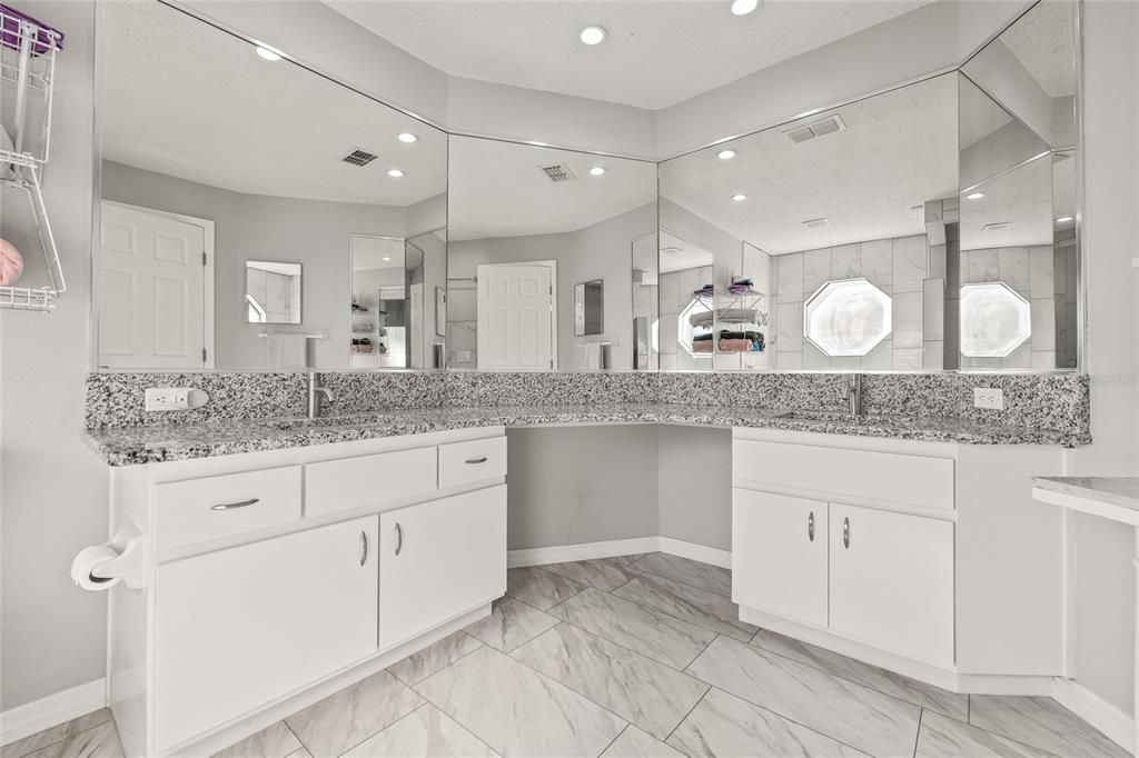 For Sale: $429,000 (3 beds, 3 baths, 2507 Square Feet)